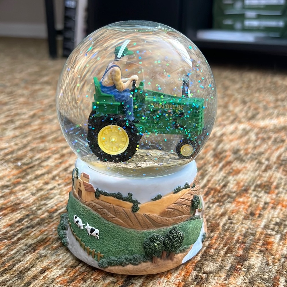 John Deere Musicbox Snow globe